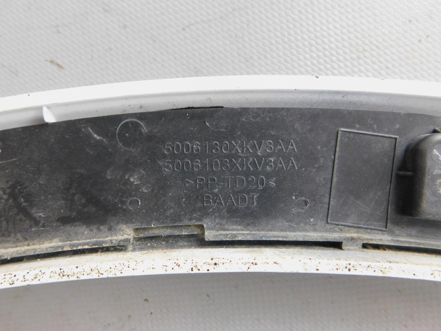 Накладка переднего крыла левого