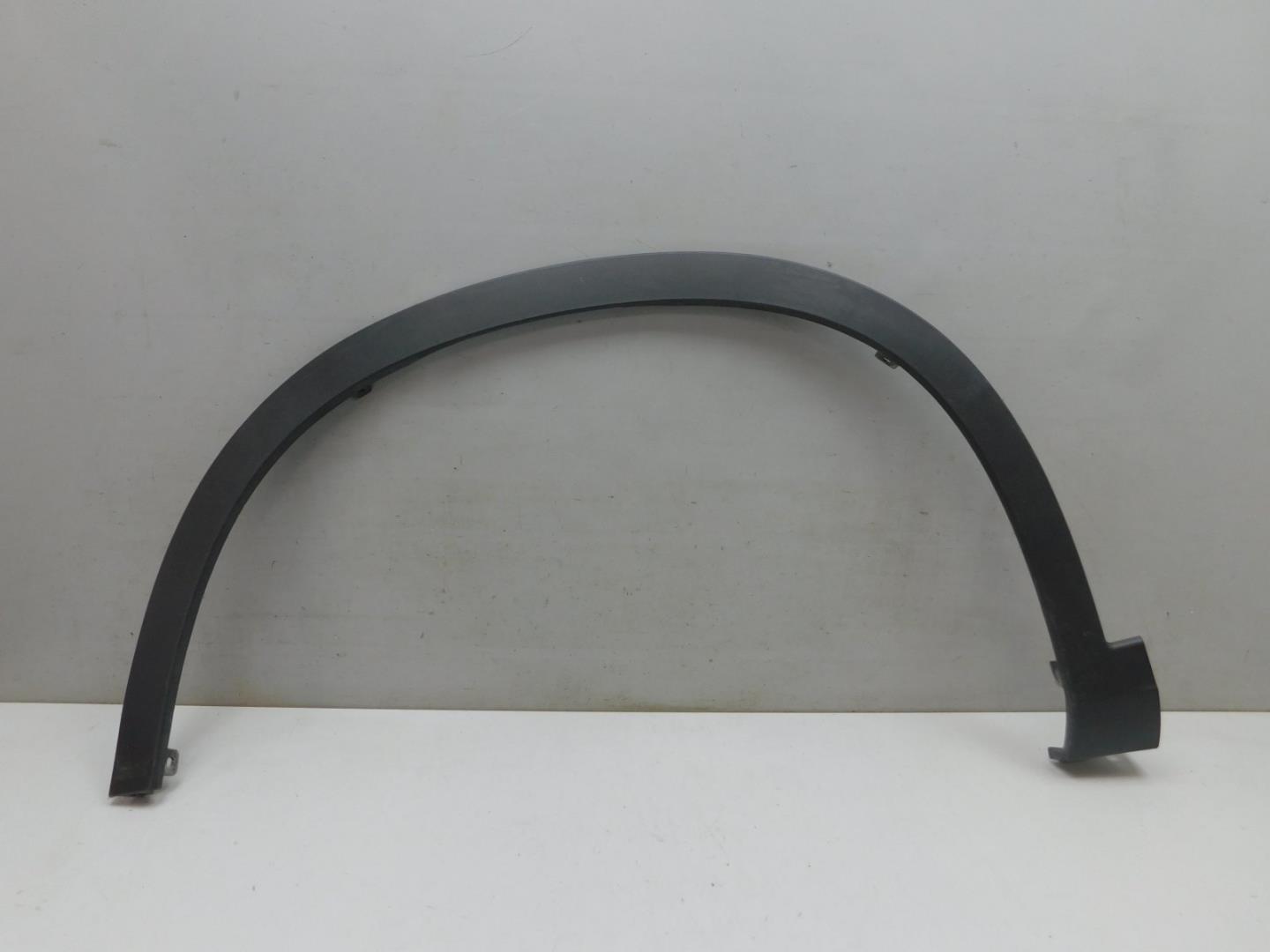 Накладка крыла переднего левого