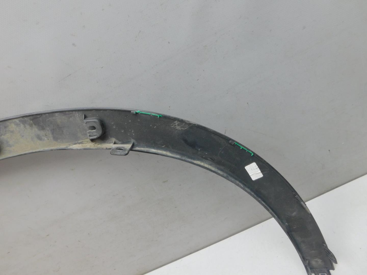 Накладка крыла переднего левого