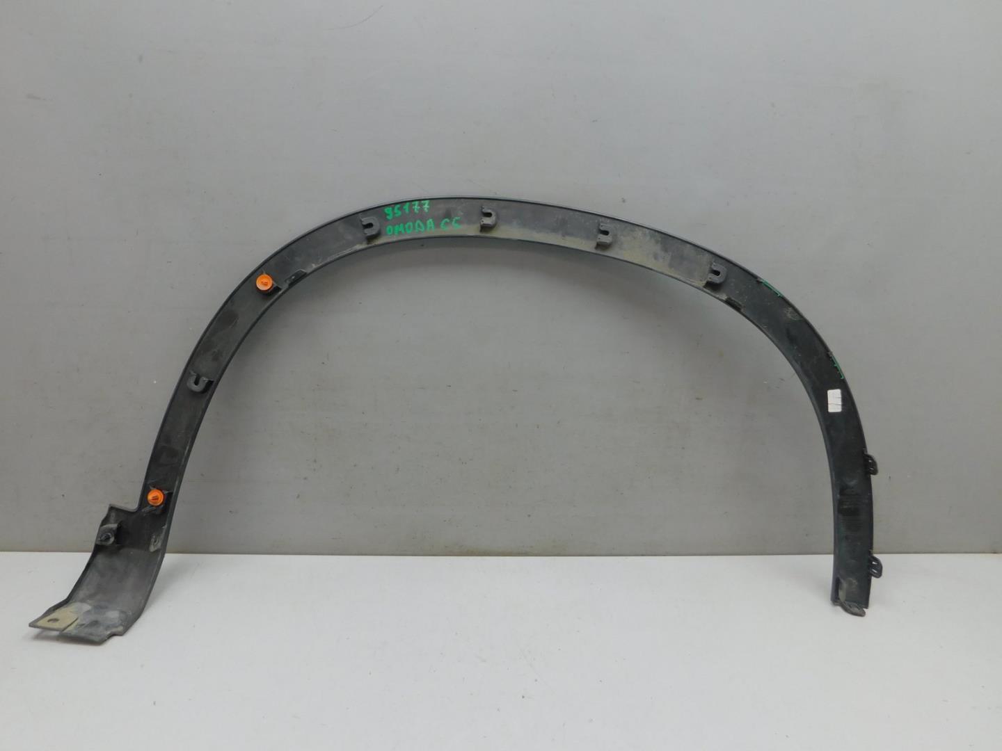 Накладка крыла переднего левого