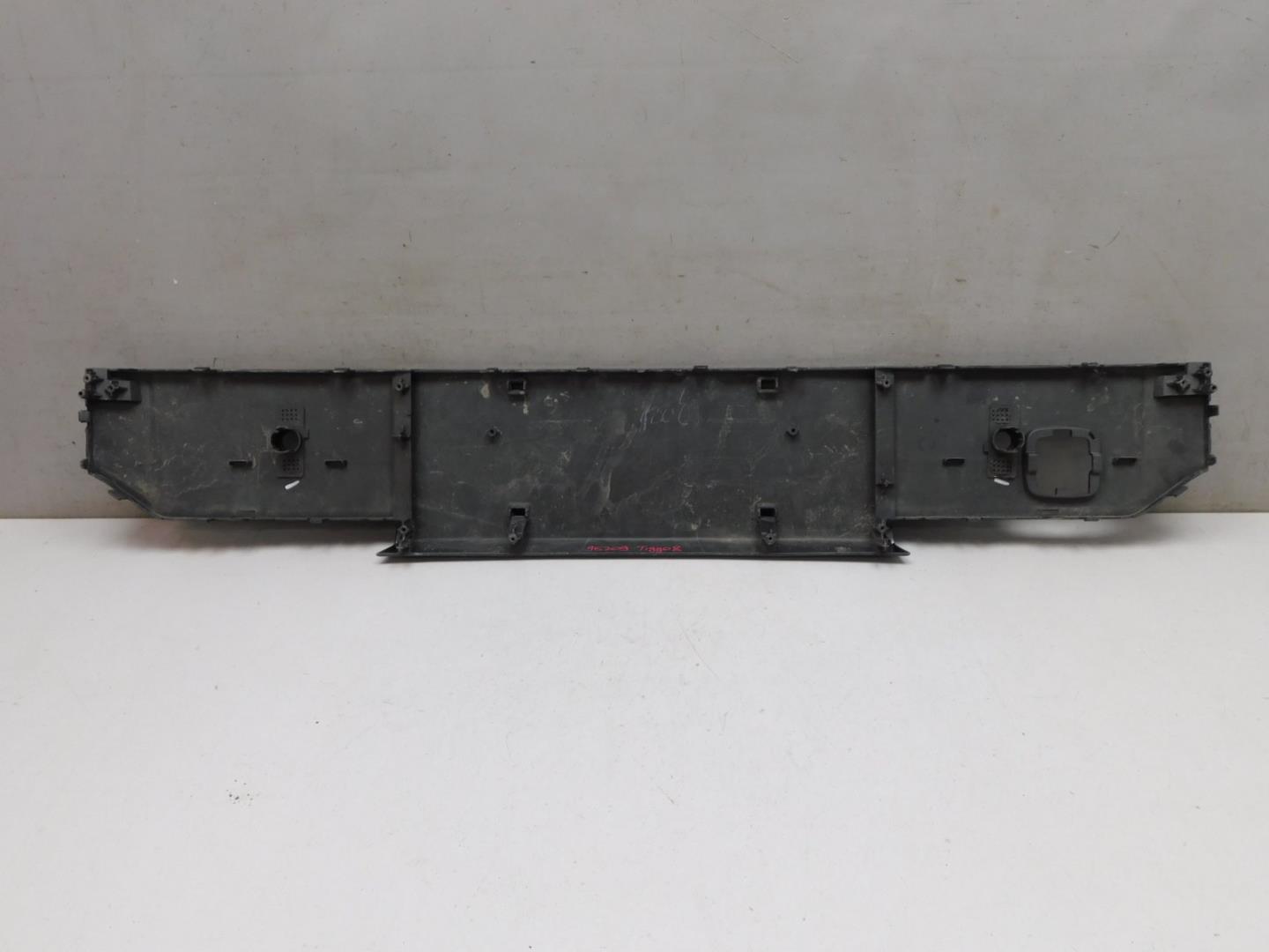 Накладка переднего бампера