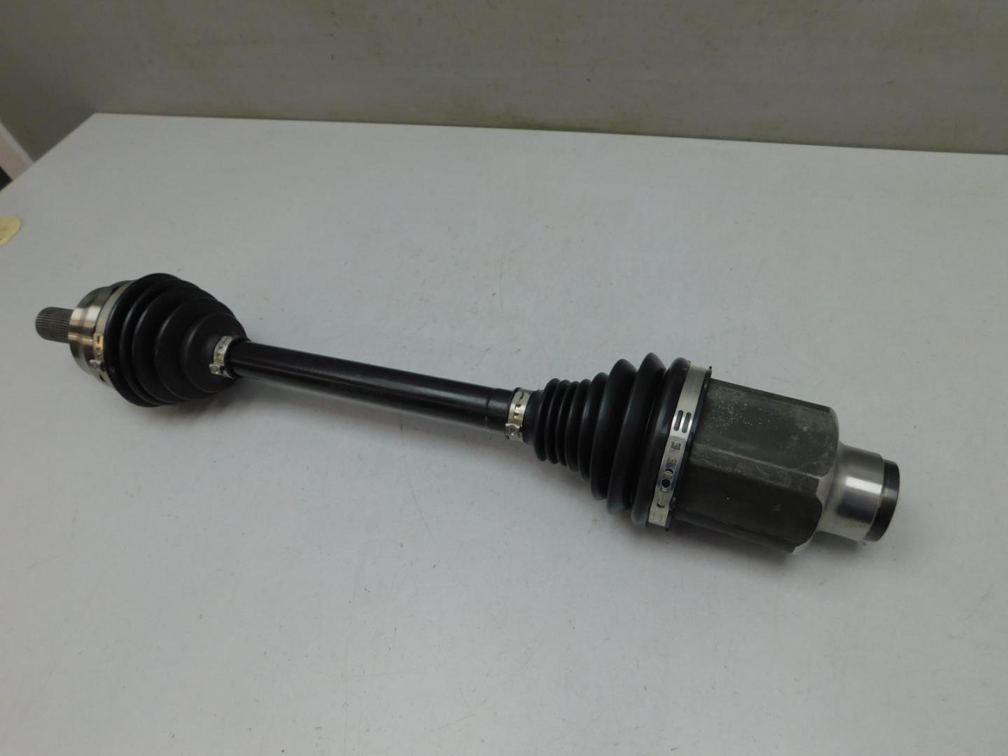 Полуось левая (привод)