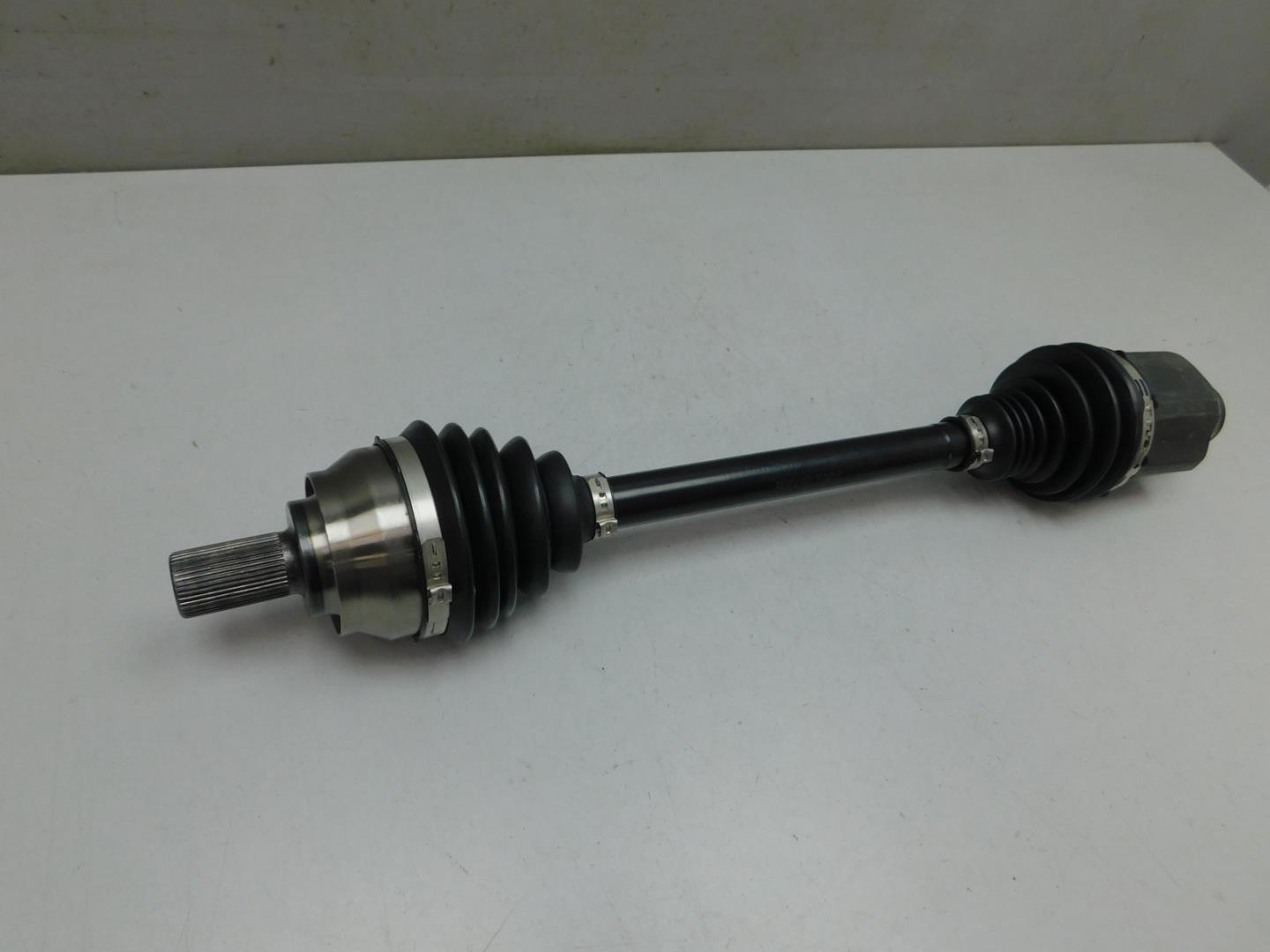 Полуось левая (привод)