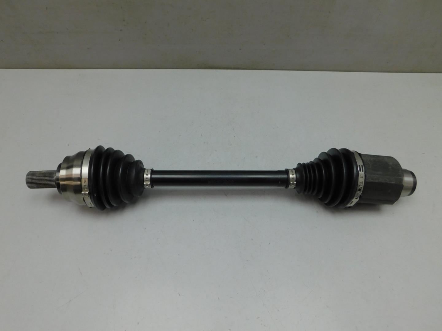 Полуось левая (привод)