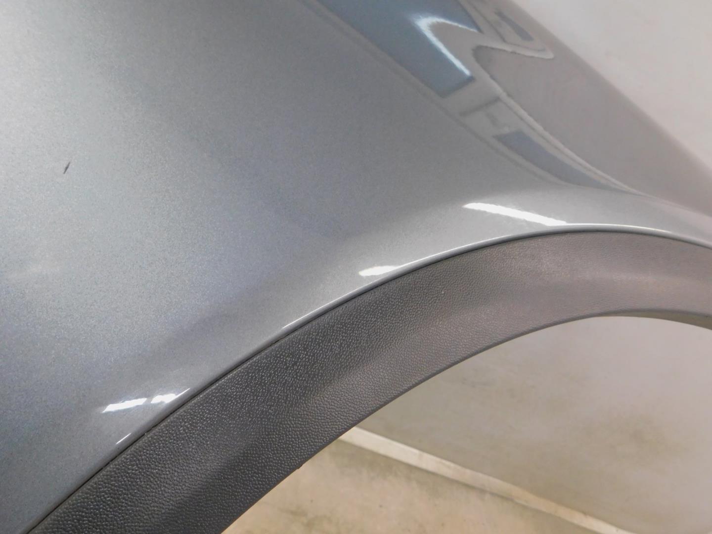 Крыло переднее правое