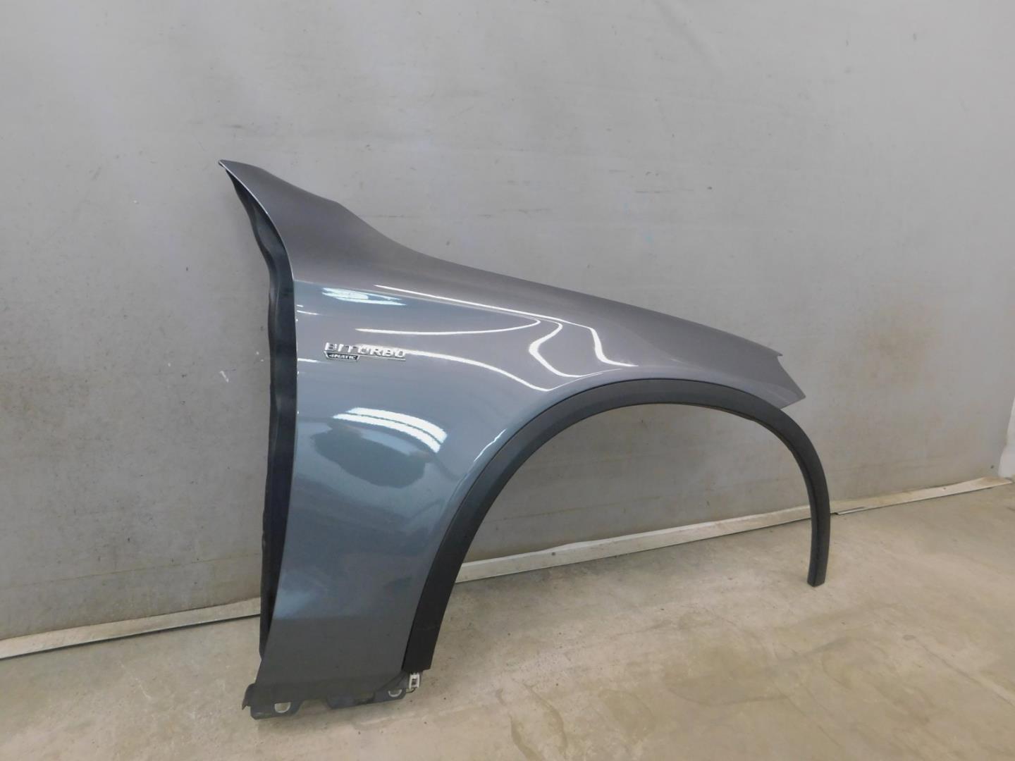 Крыло переднее правое