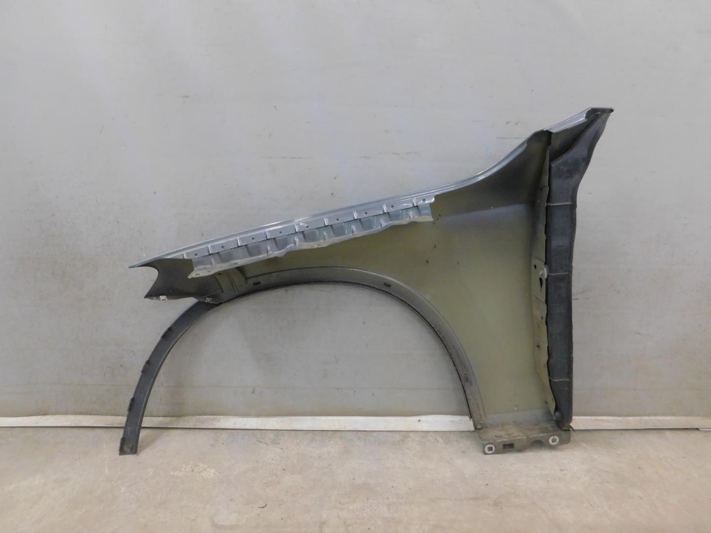 Крыло переднее правое