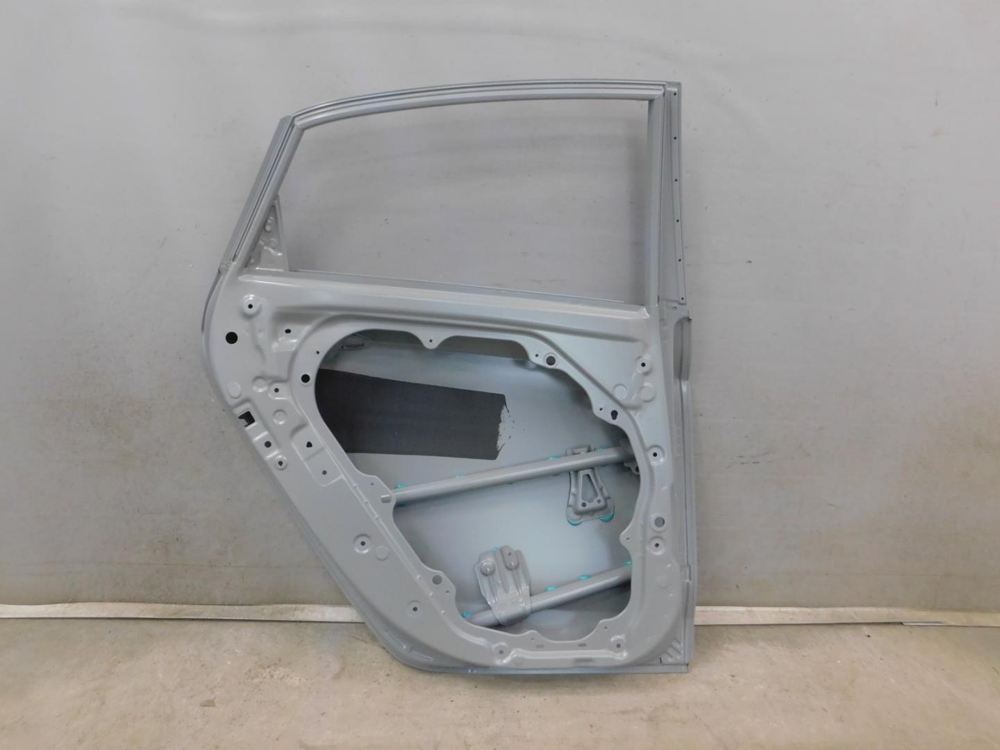 Дверь задняя левая
