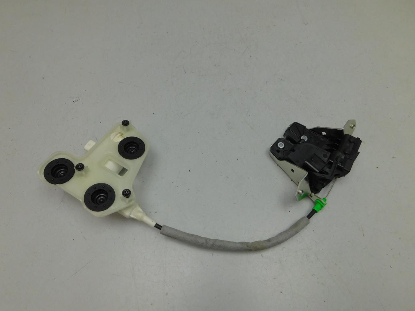 Замок багажника