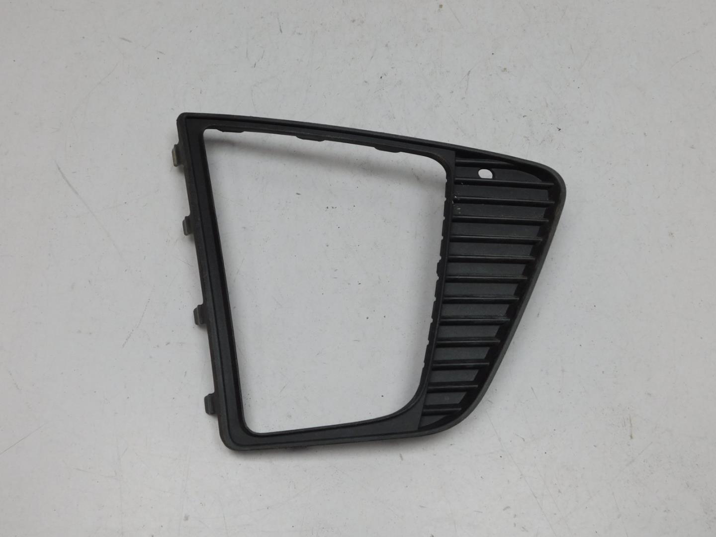 Решетка в бампер правая