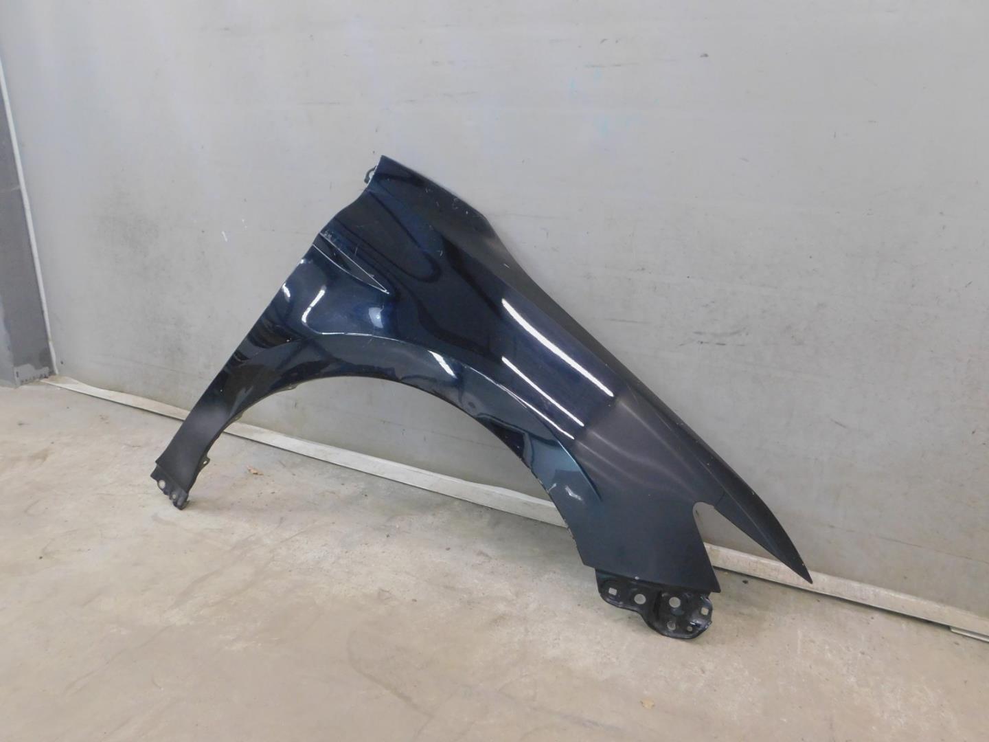 Крыло переднее правое