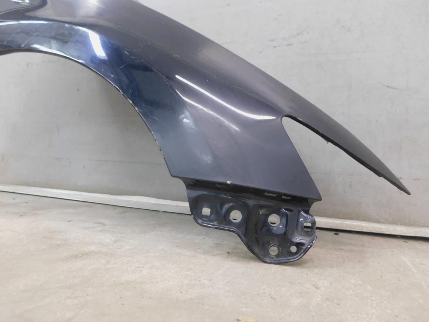 Крыло переднее правое