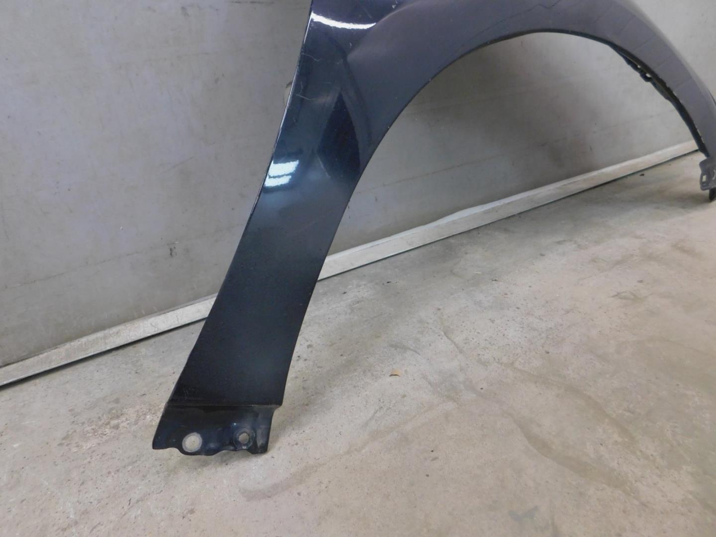 Крыло переднее правое