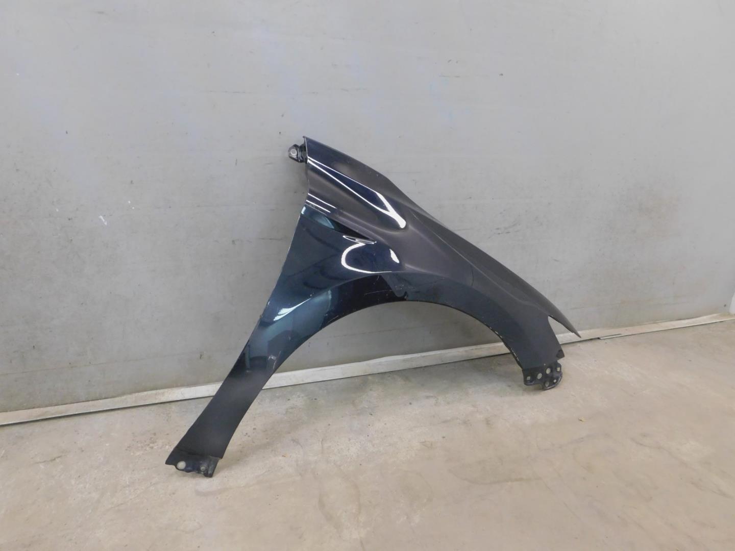 Крыло переднее правое