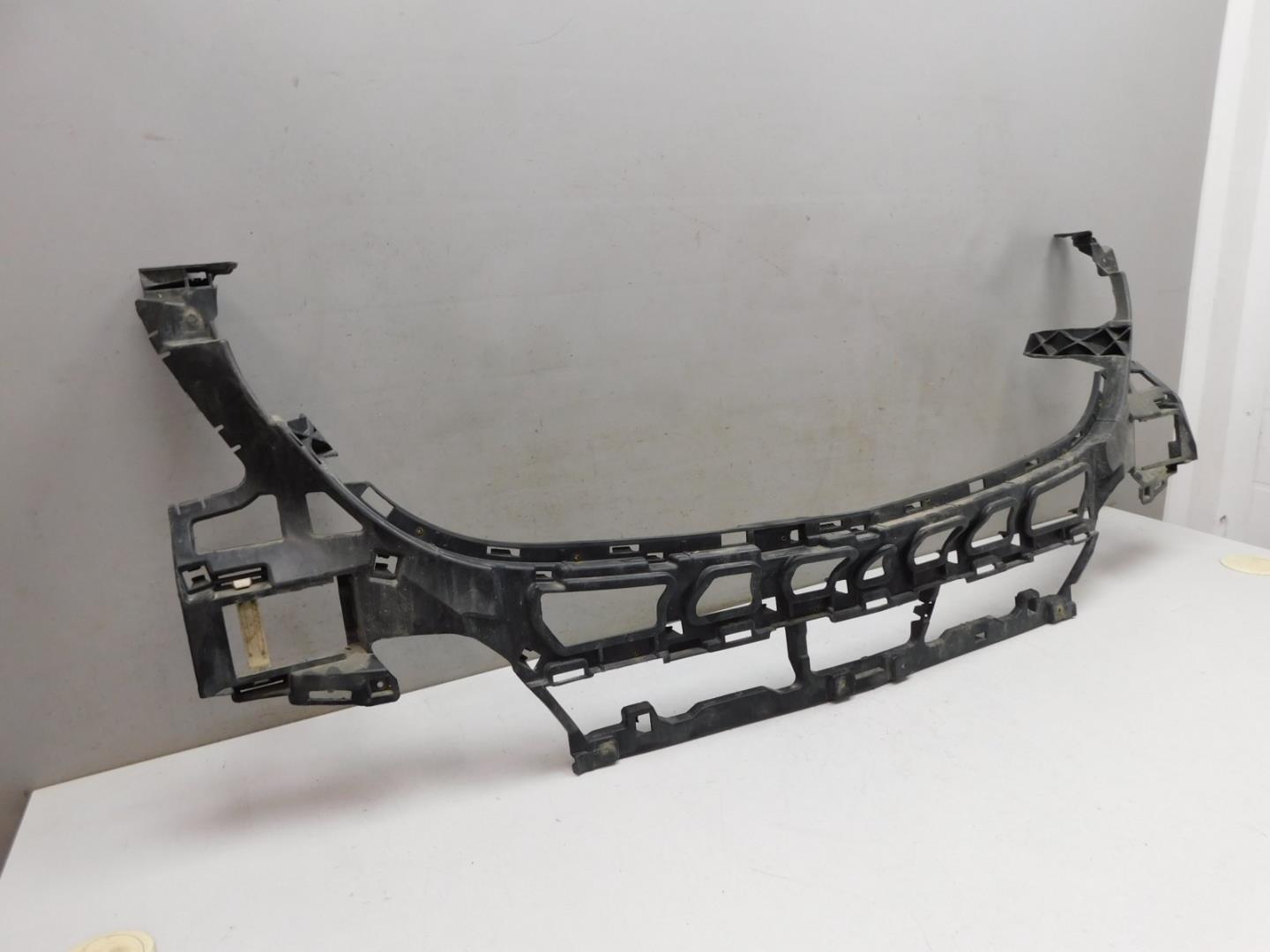 Кронштейн переднего бампера