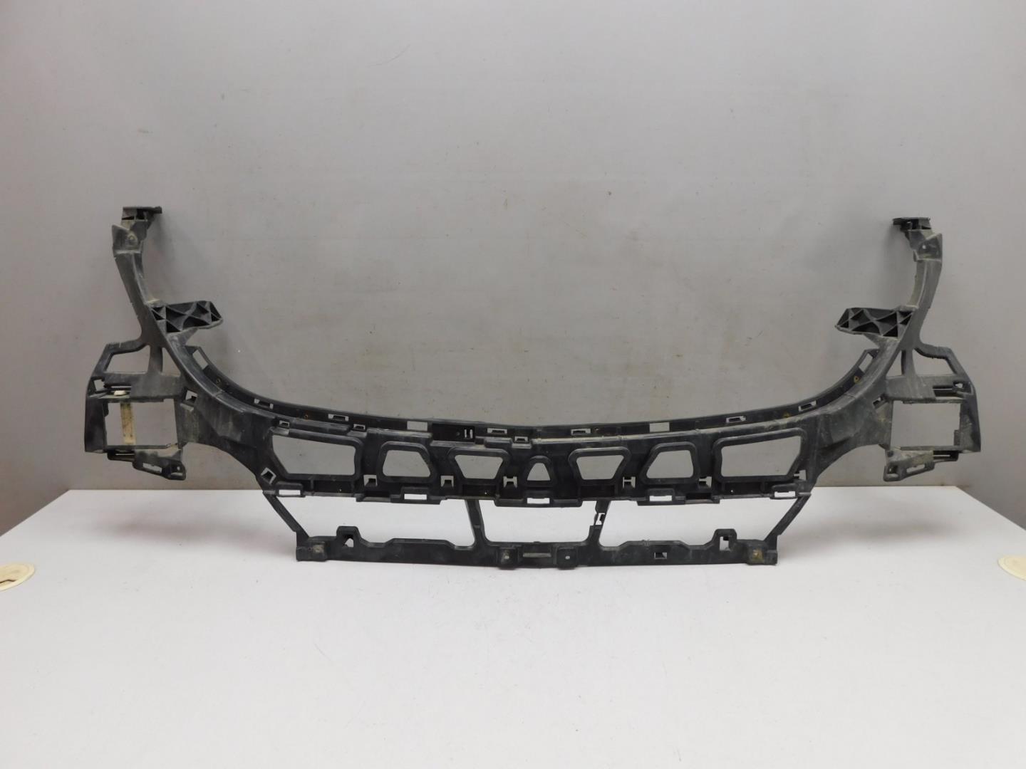 Кронштейн переднего бампера