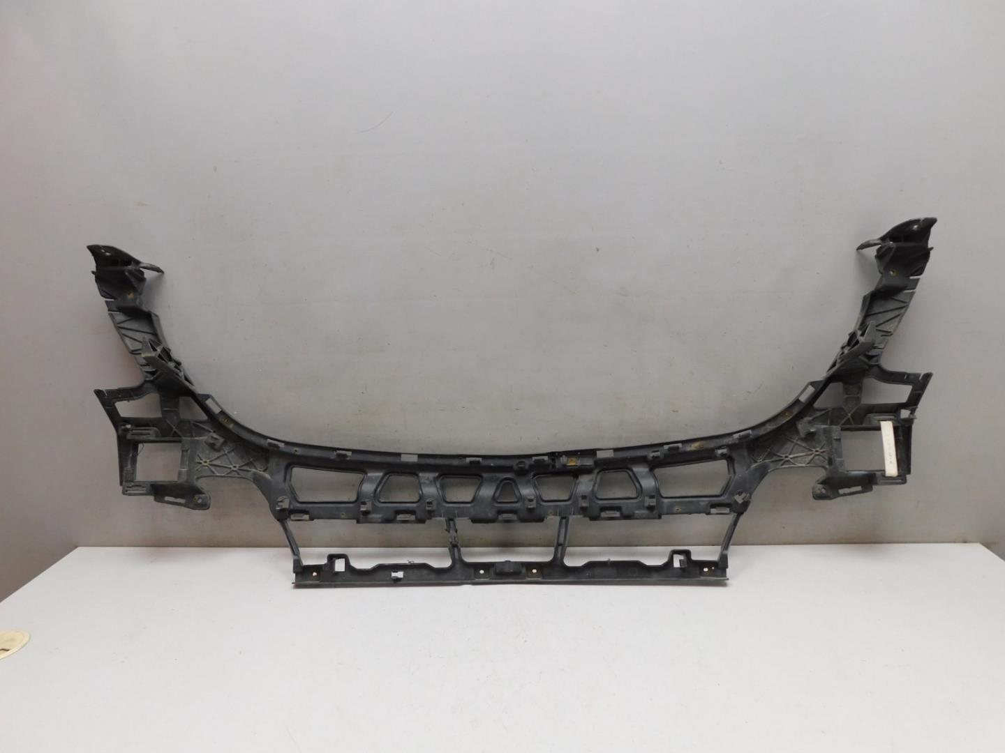 Кронштейн переднего бампера