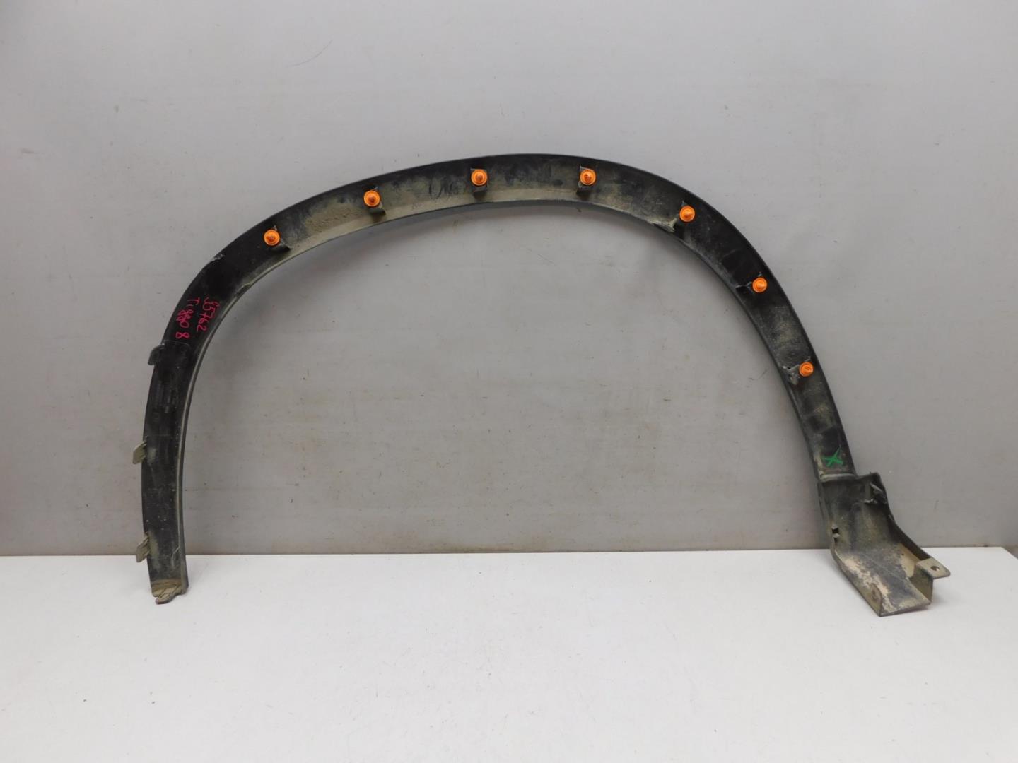 Накладка переднего крыла правого