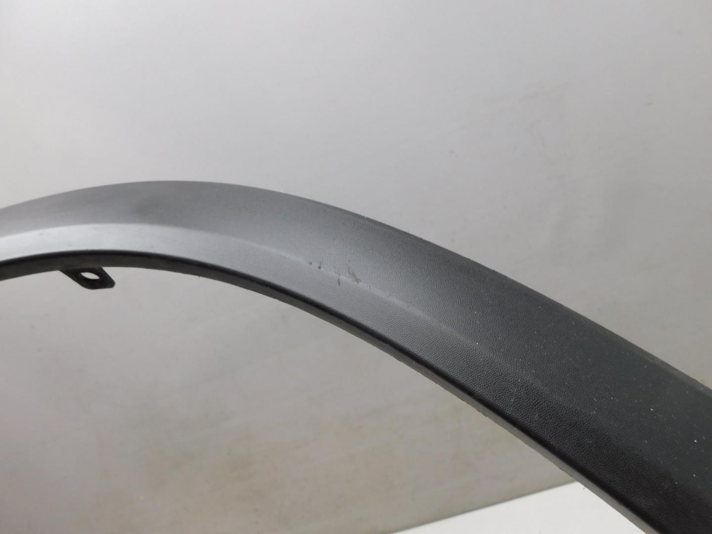 Накладка переднего крыла правого