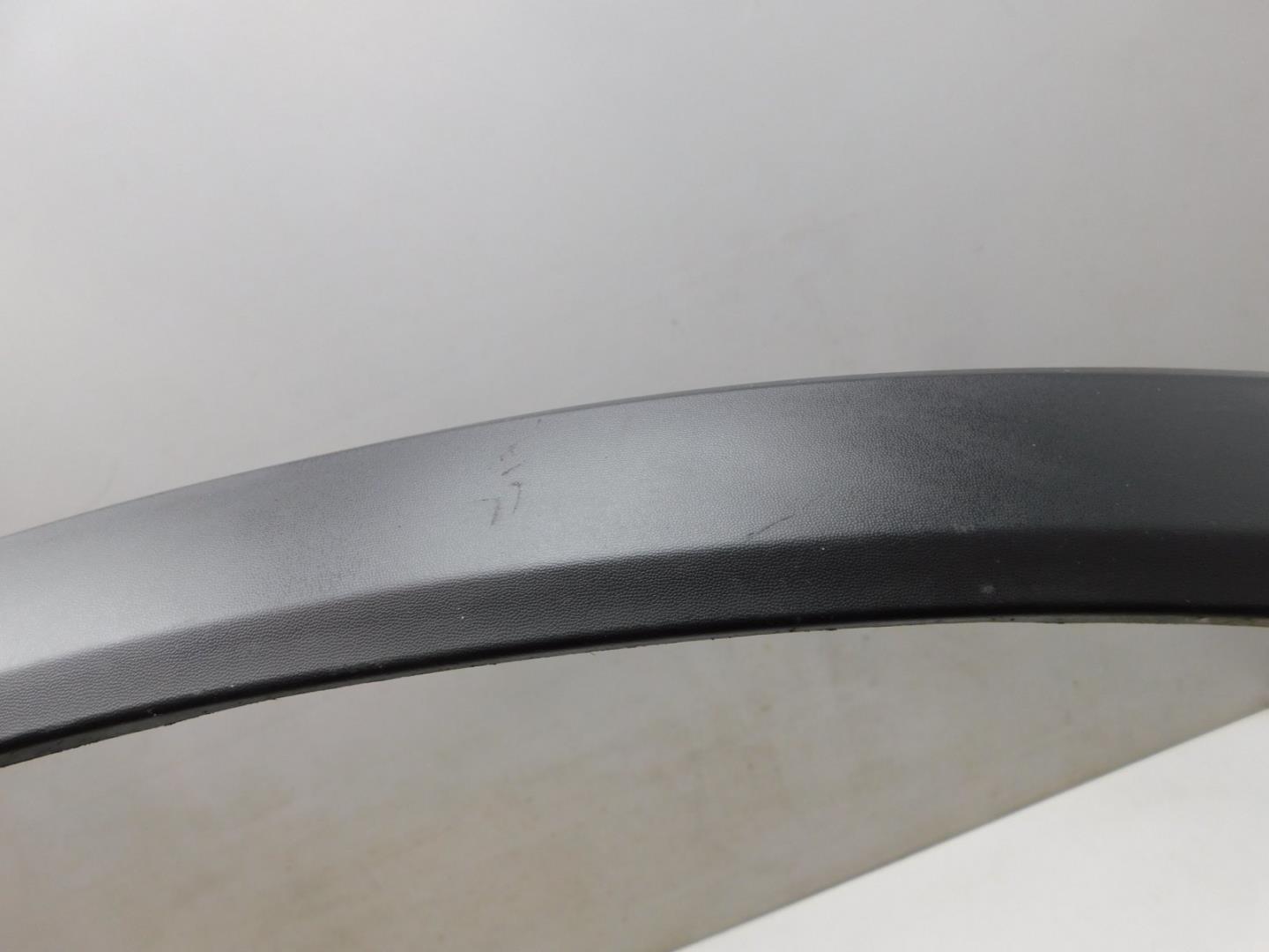 Накладка переднего крыла правого