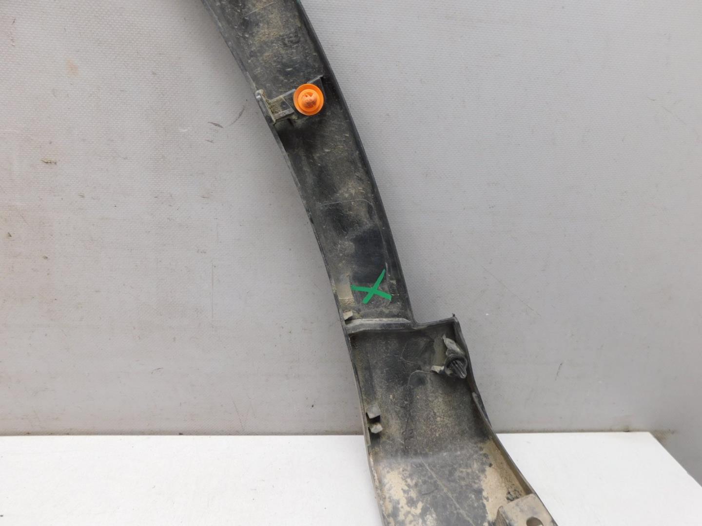 Накладка переднего крыла правого