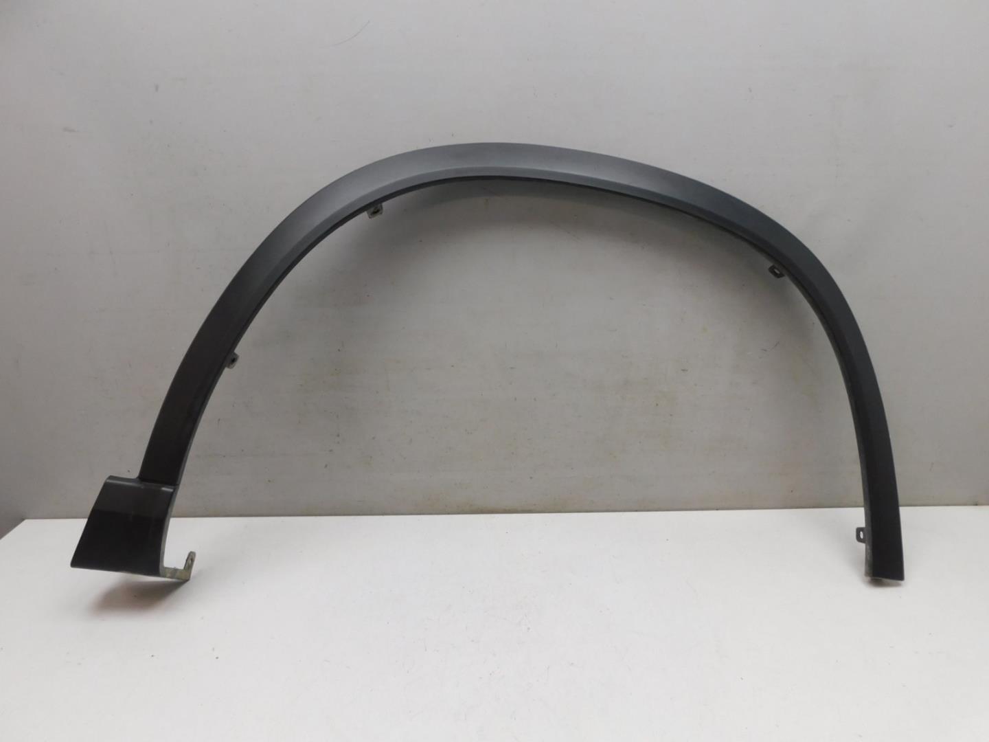 Накладка переднего крыла правого