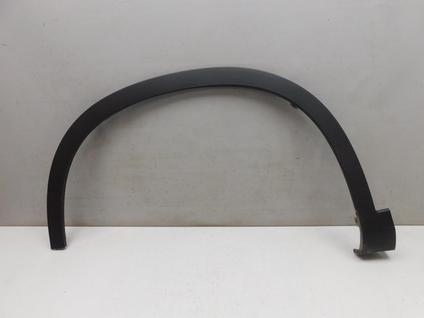 Накладка крыла переднего левого