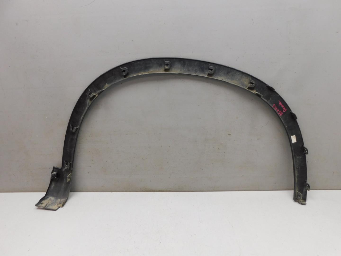 Накладка крыла переднего левого