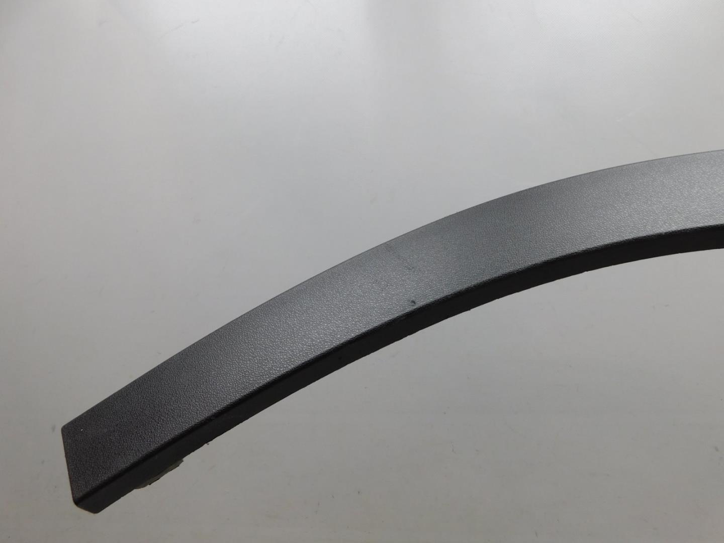 Накладка крыла переднего левого