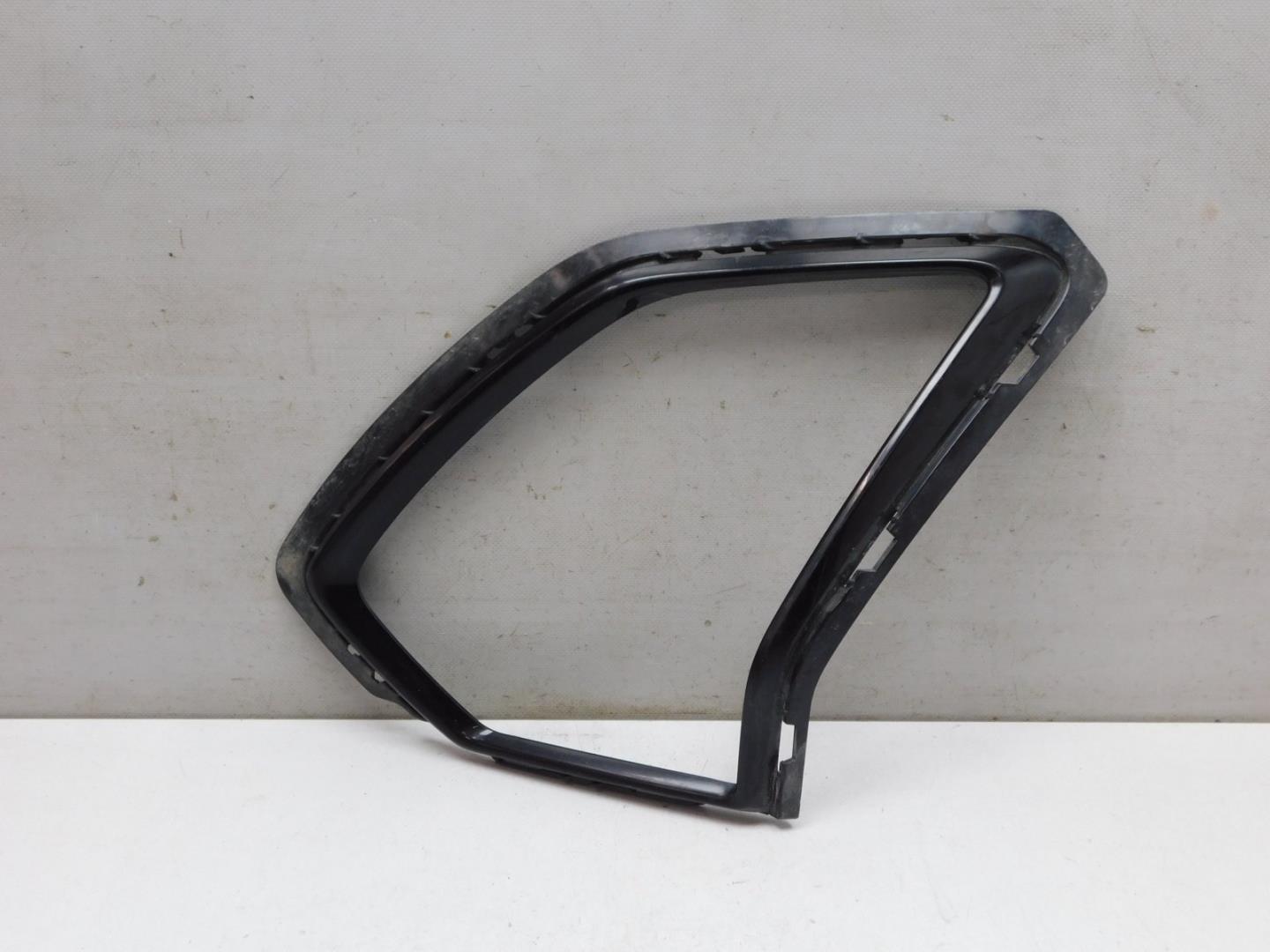 Накладка переднего бампера