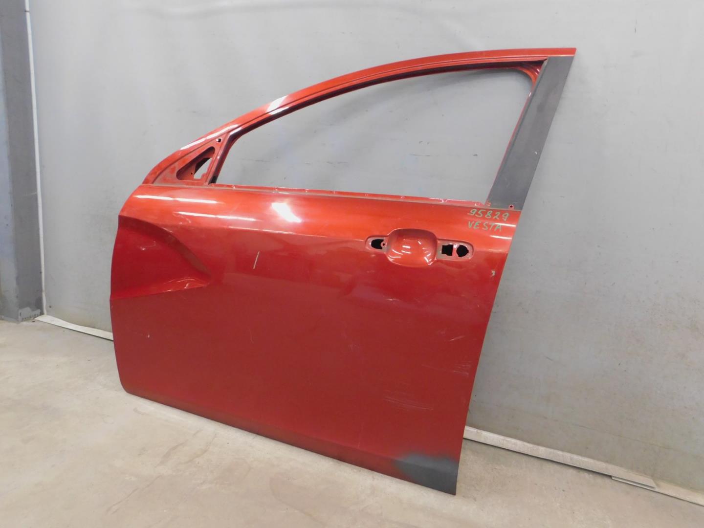 Дверь передняя левая