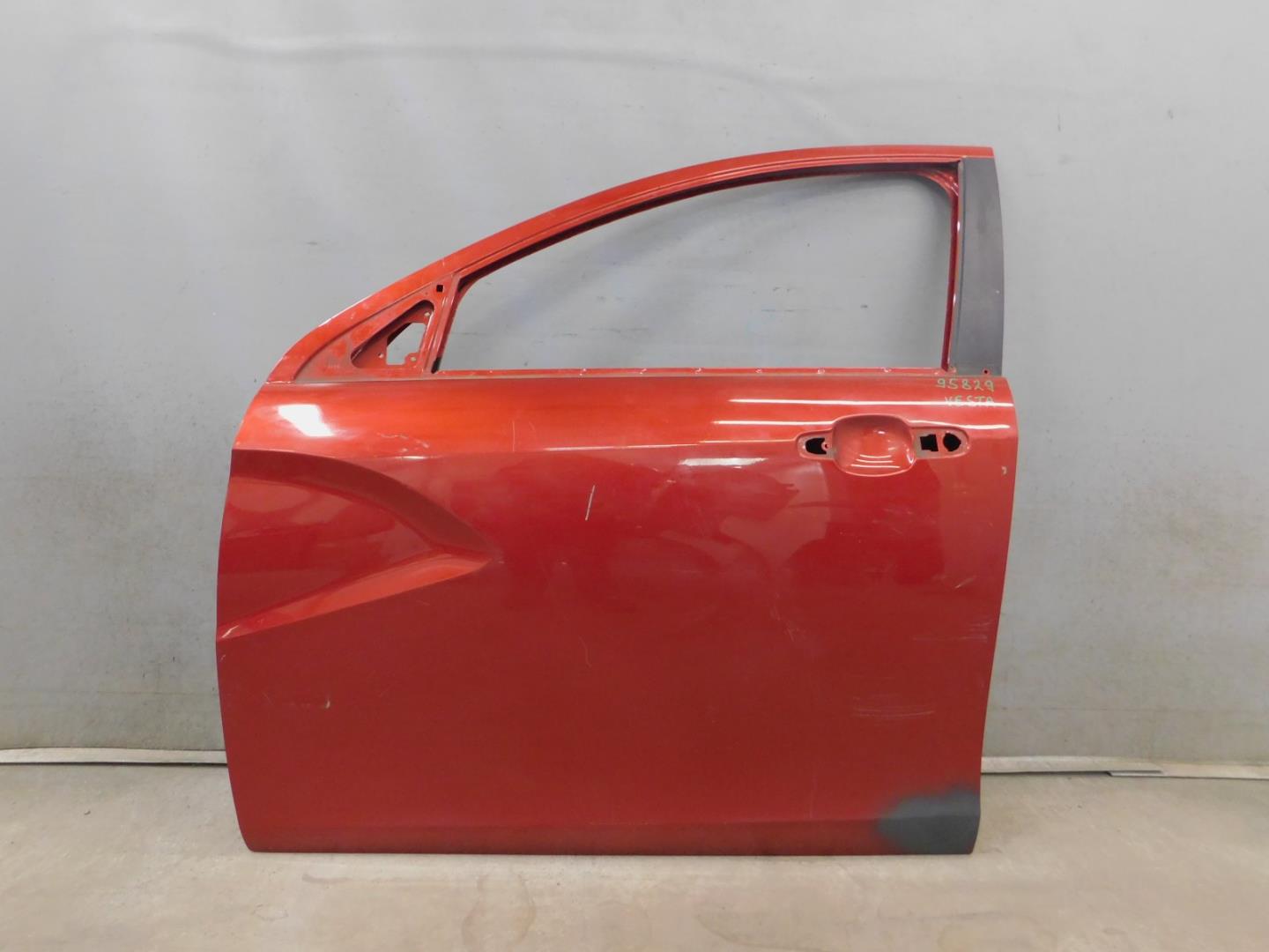 Дверь передняя левая