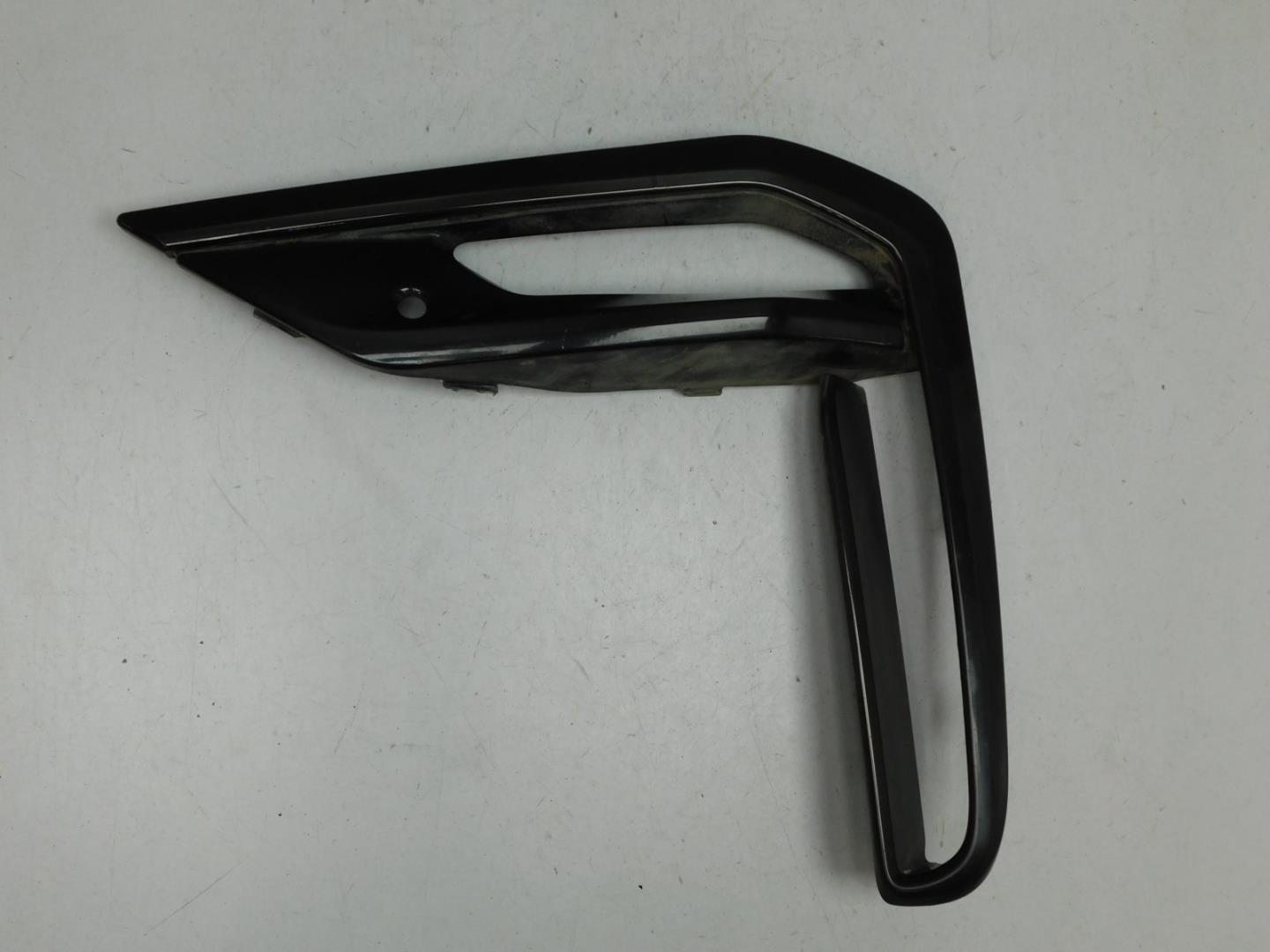 Накладка переднего бампера