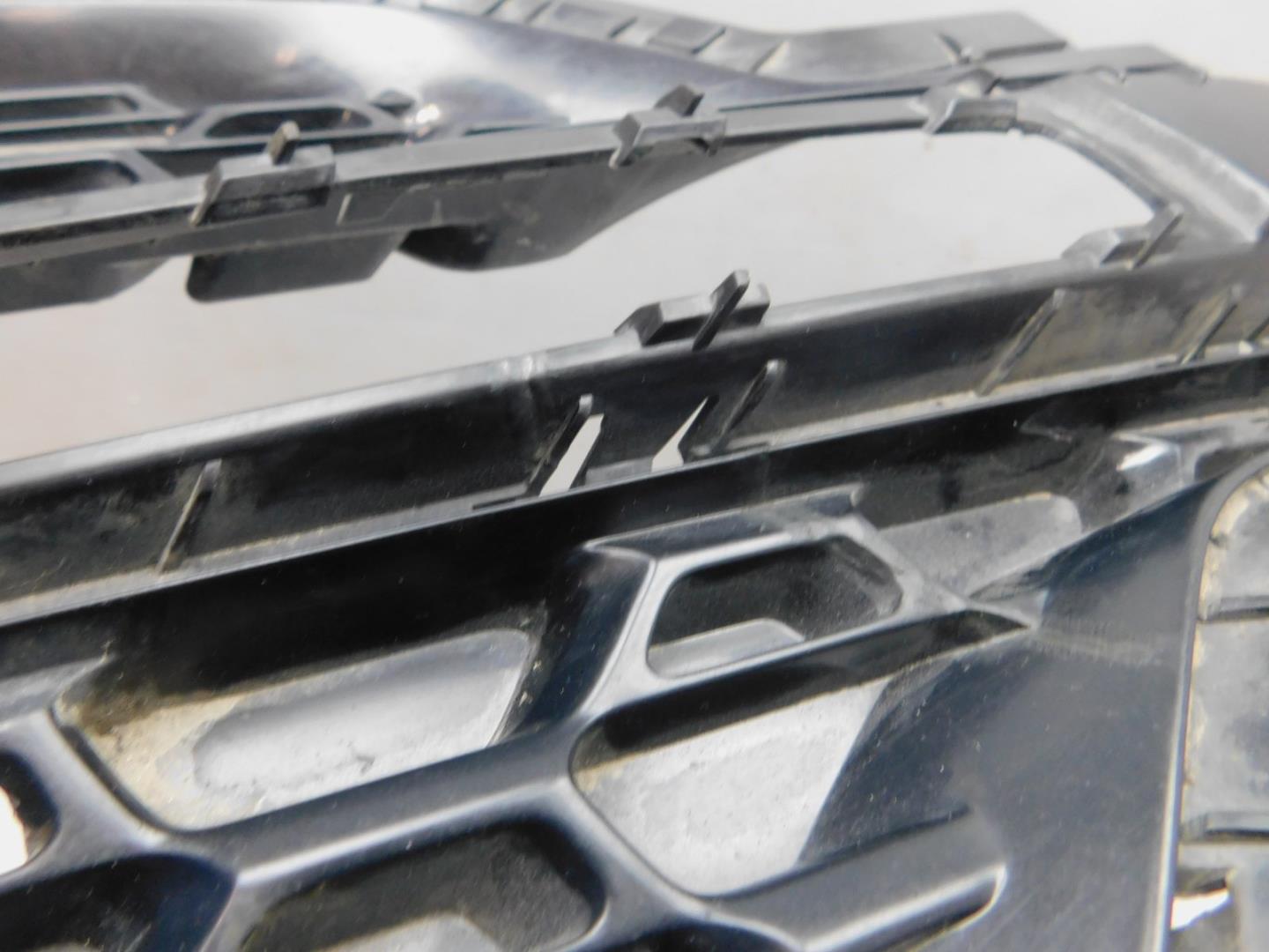 Решетка в бампер правая