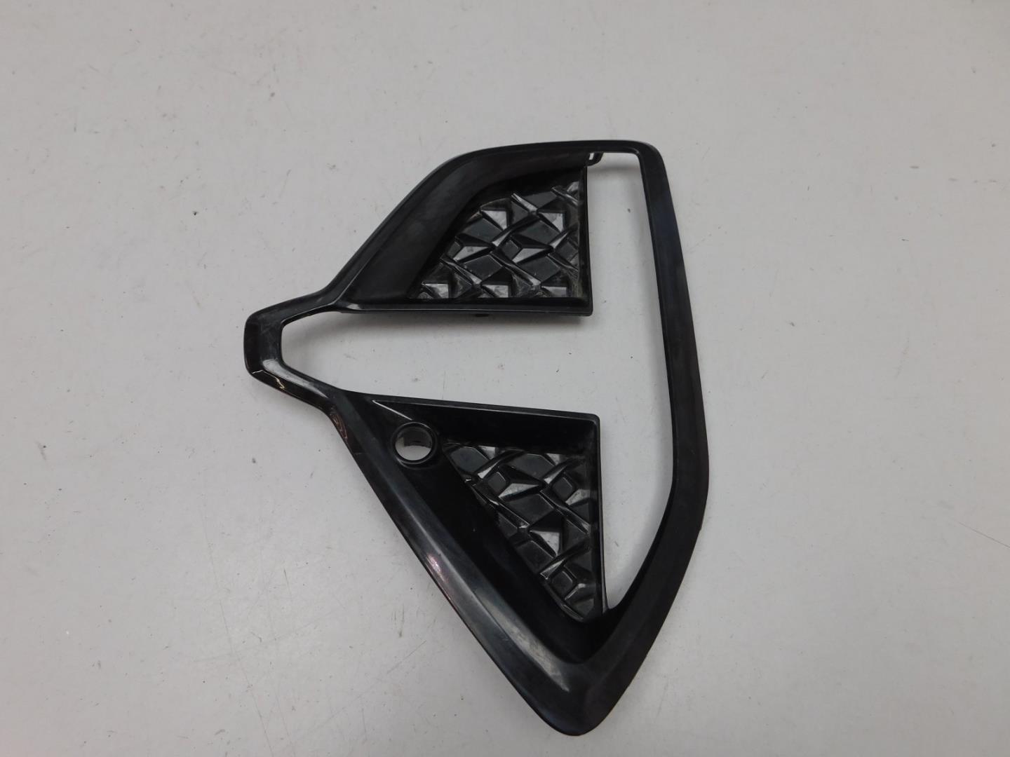 Решетка в бампер левая