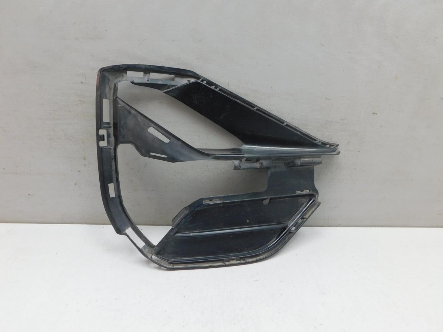 Решетка в бампер правая