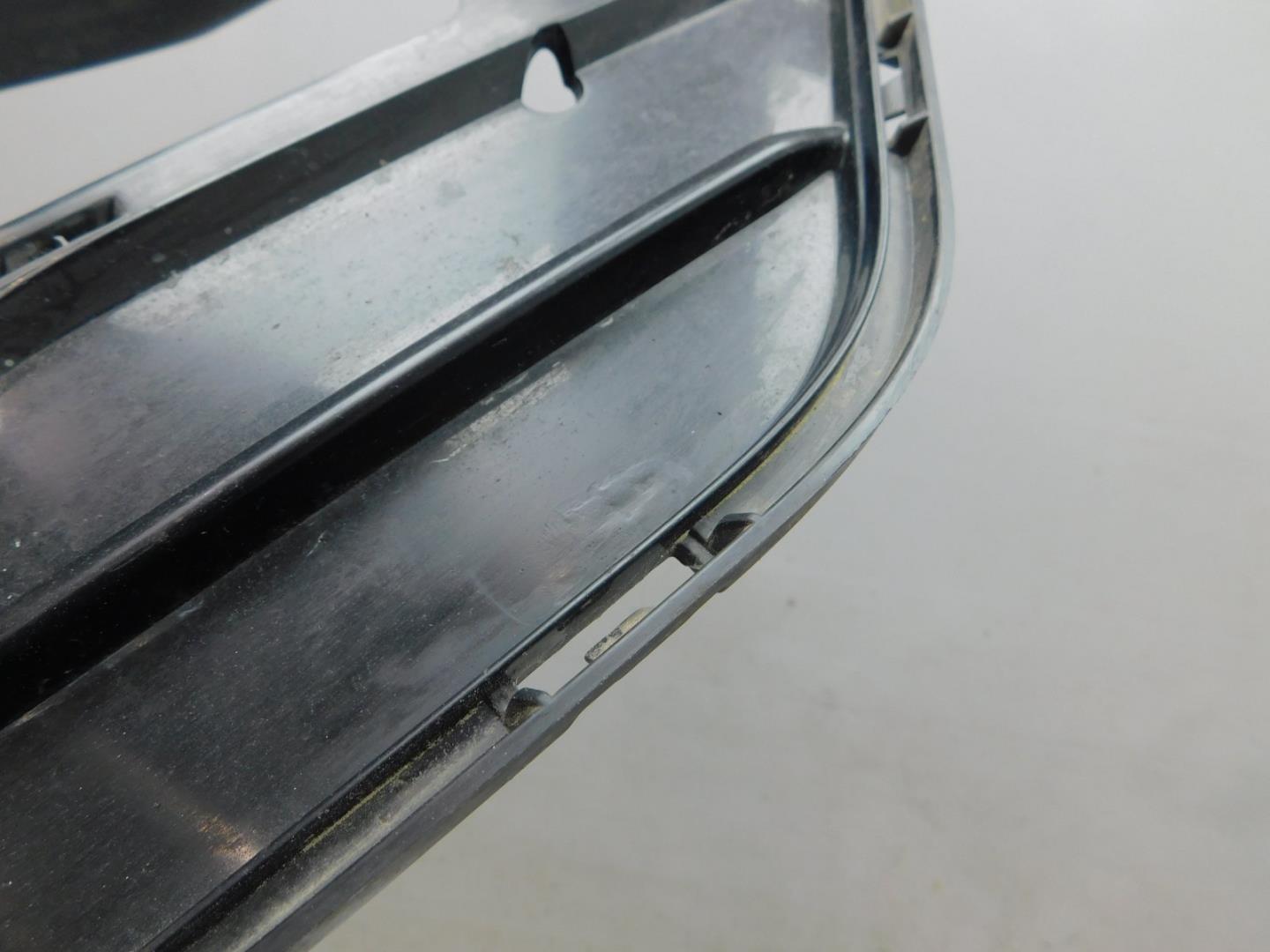 Решетка в бампер правая