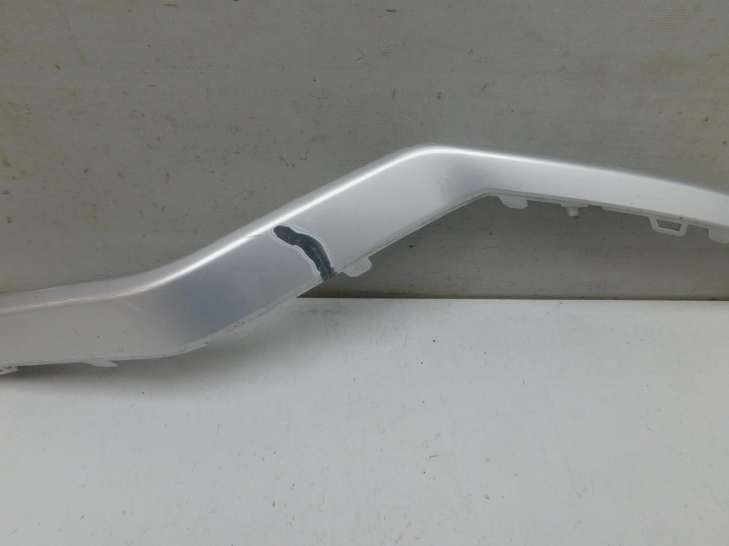 Накладка переднего бампера