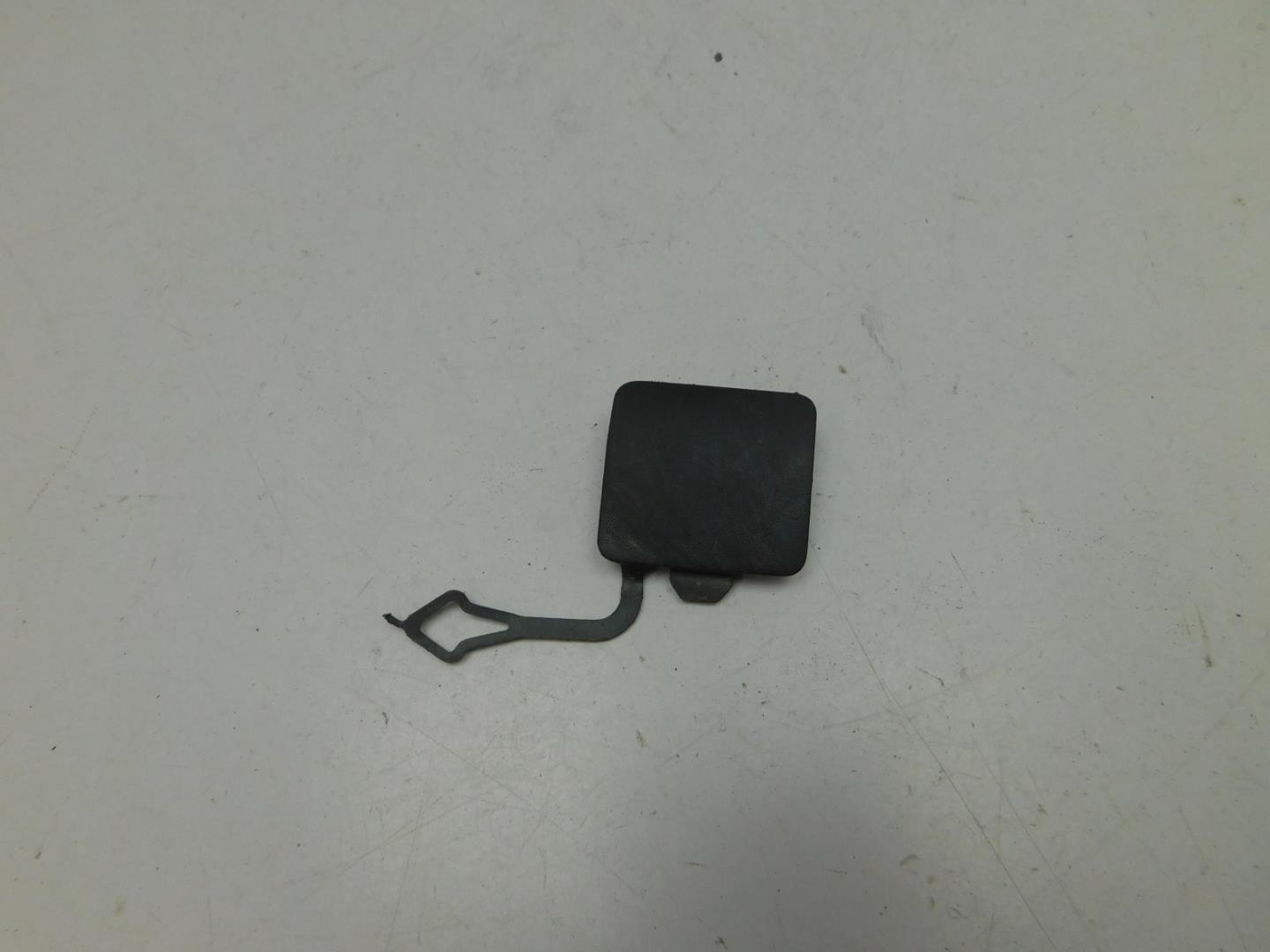 Заглушка буксировочного крюка