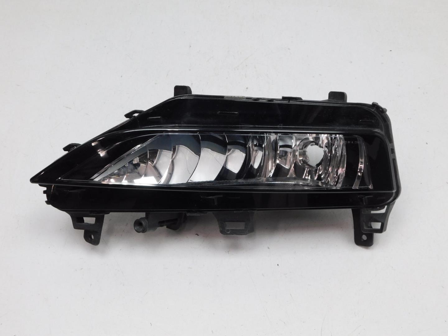 Фара противотуманная левая