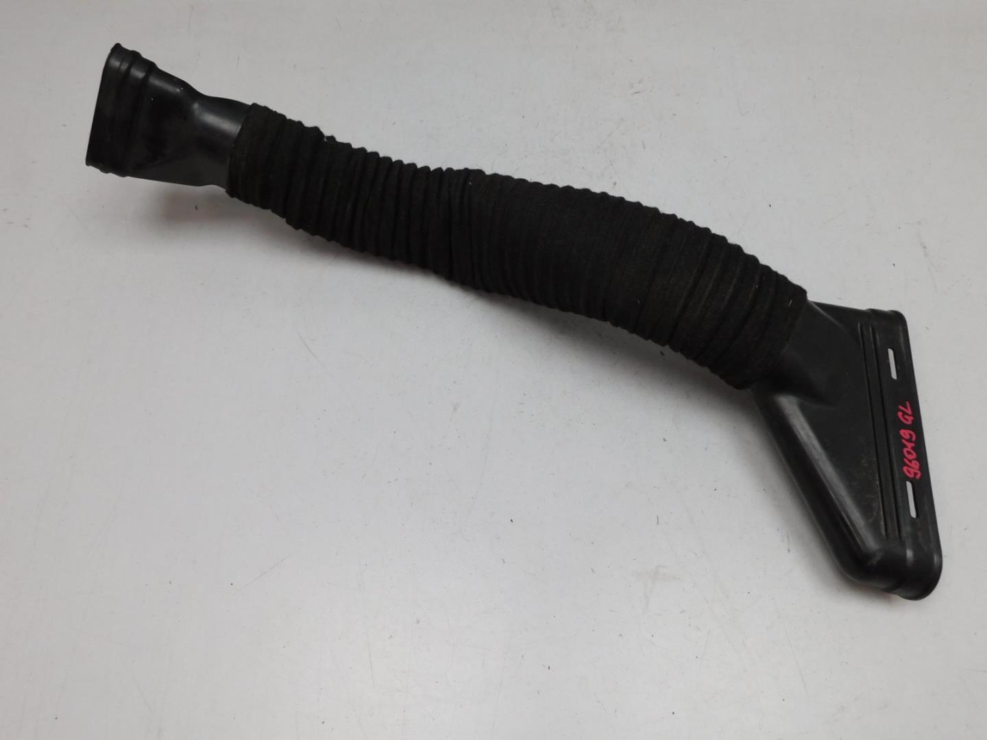 Патрубок воздушного фильтра