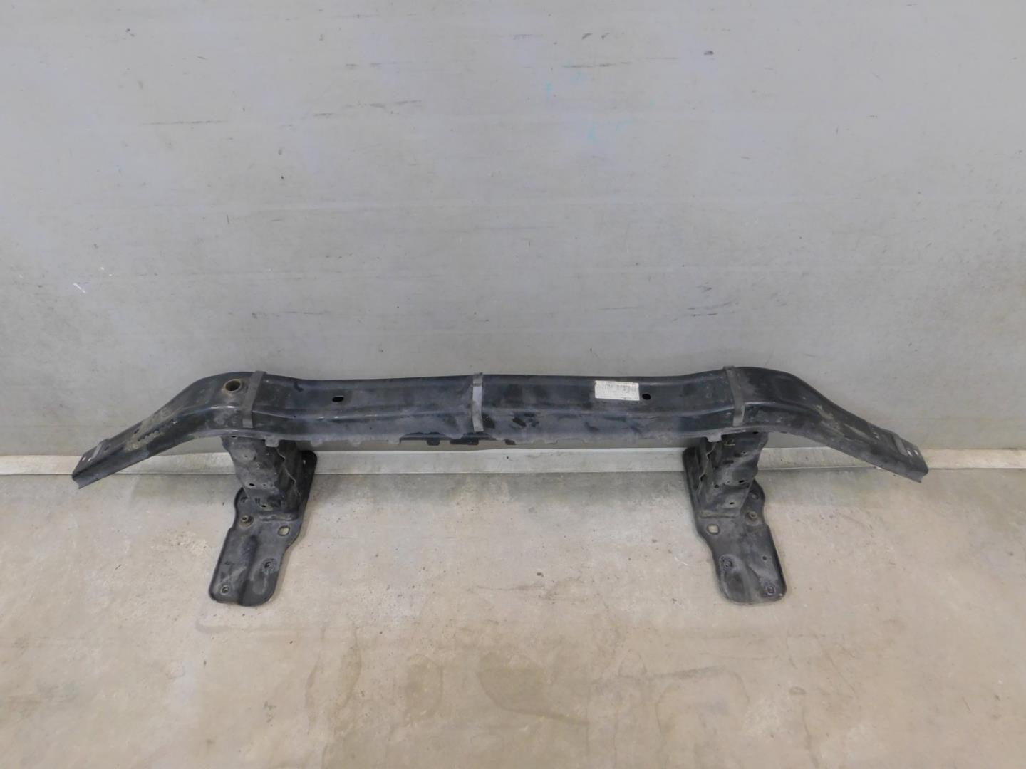 Усилитель переднего бампера