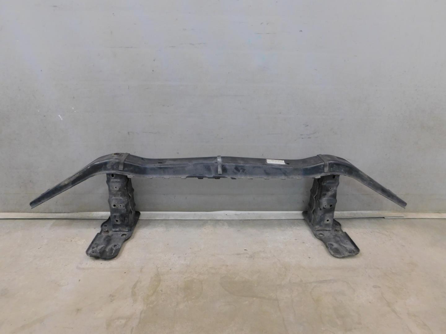 Усилитель переднего бампера