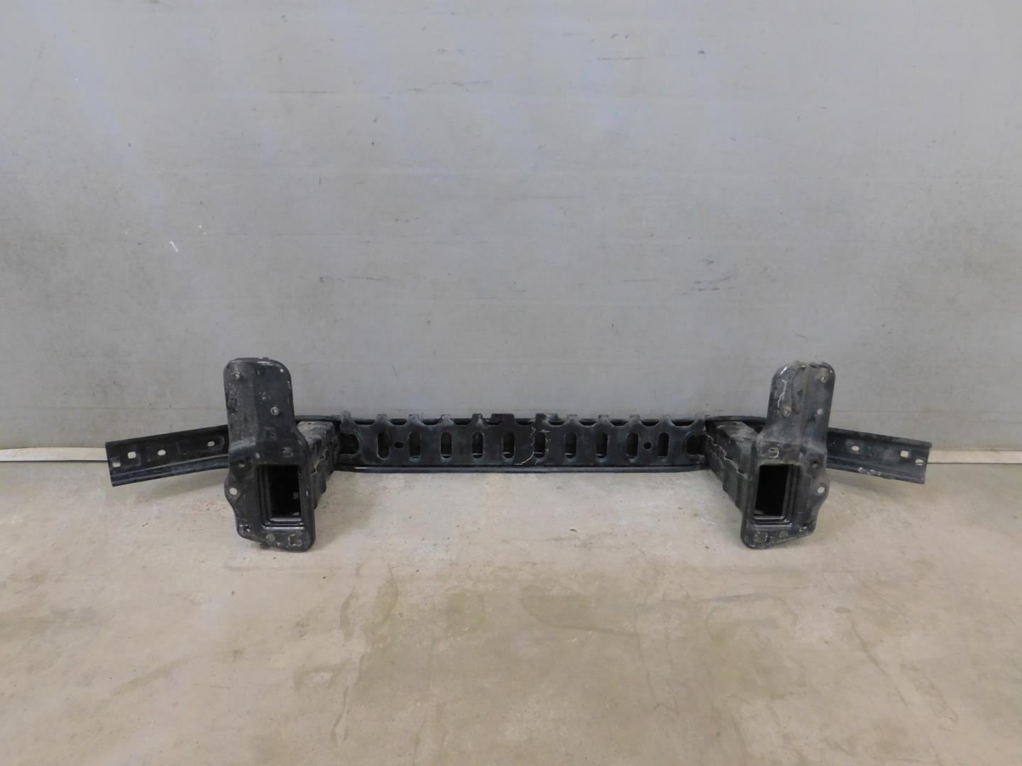 Усилитель переднего бампера