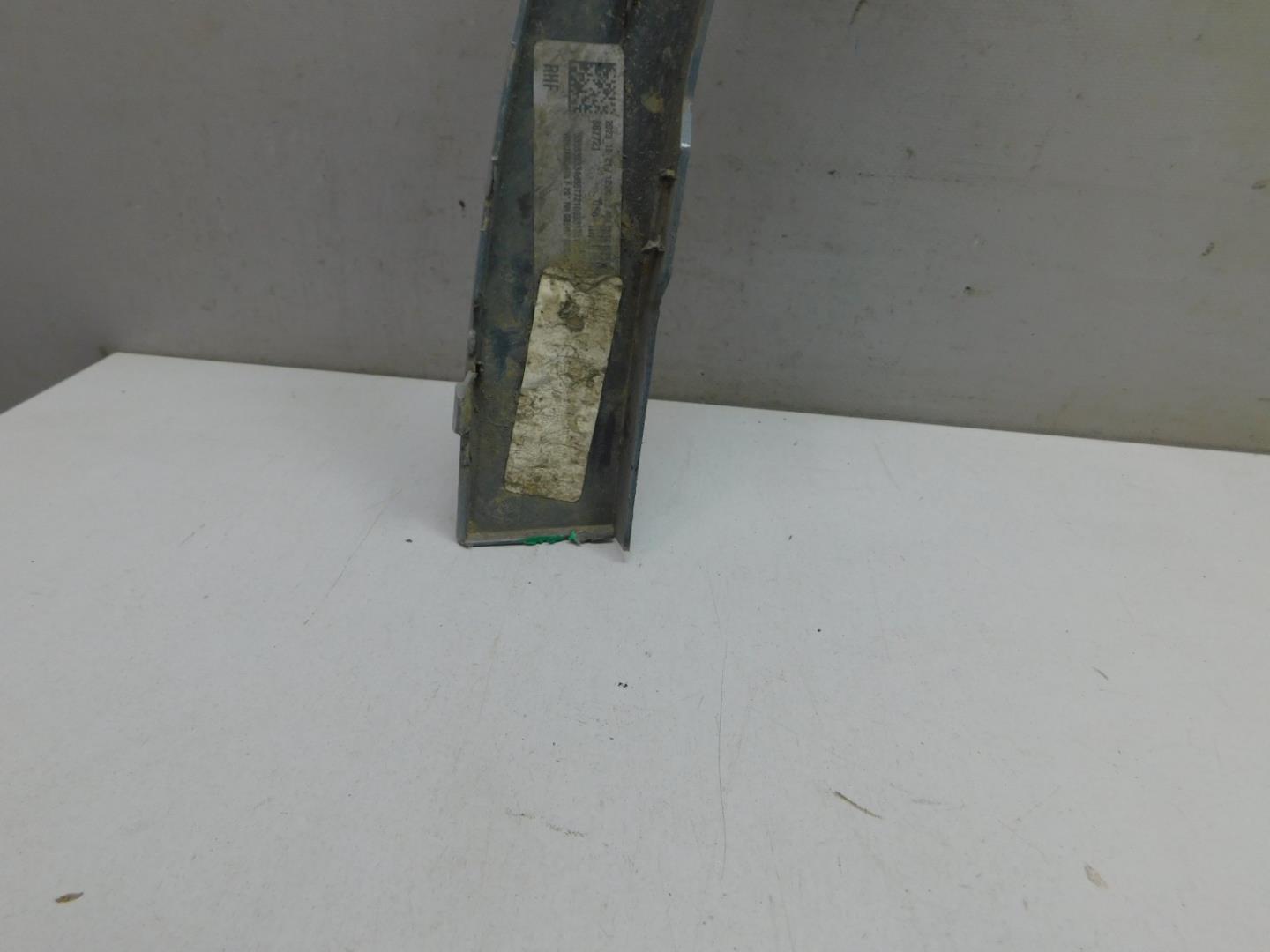 Накладка переднего крыла правого