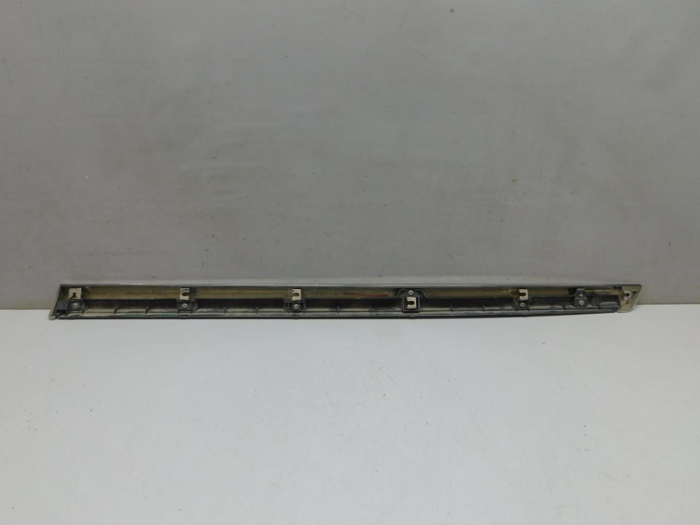 Молдинг двери передней левой