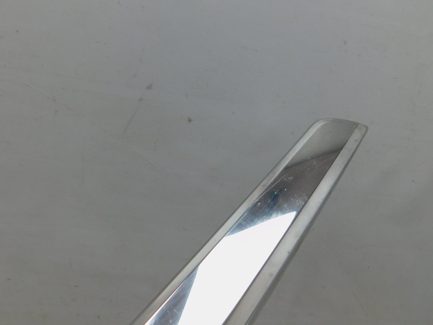 Молдинг двери передней левой