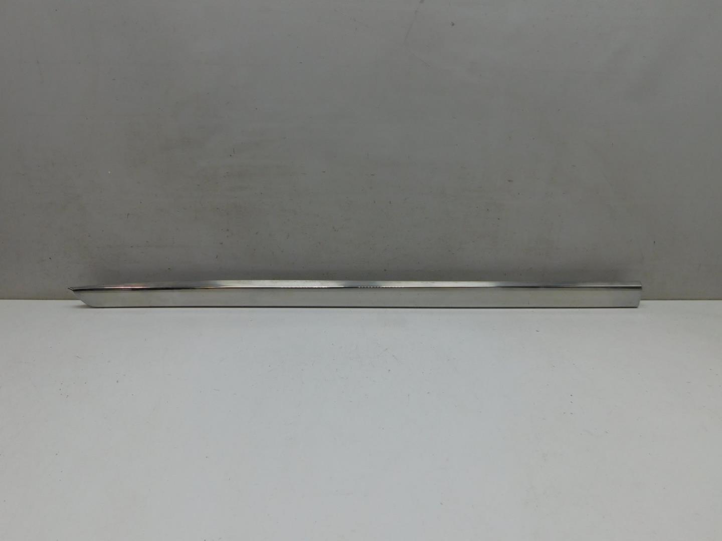 Молдинг двери передней левой