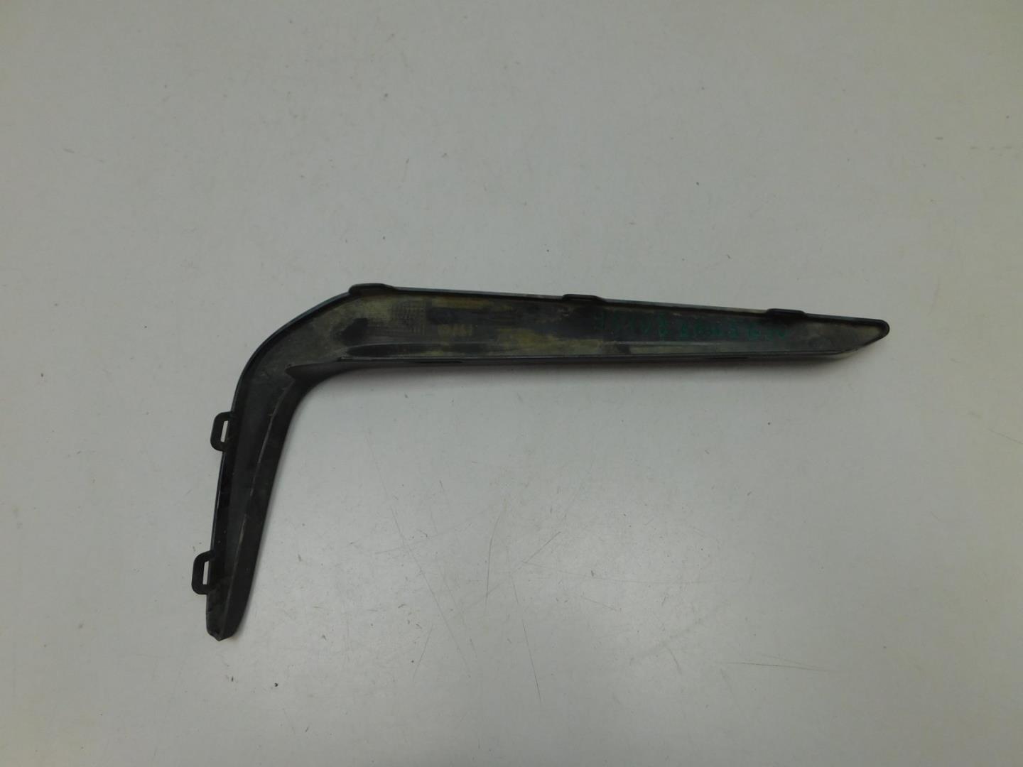 Накладка переднего бампера