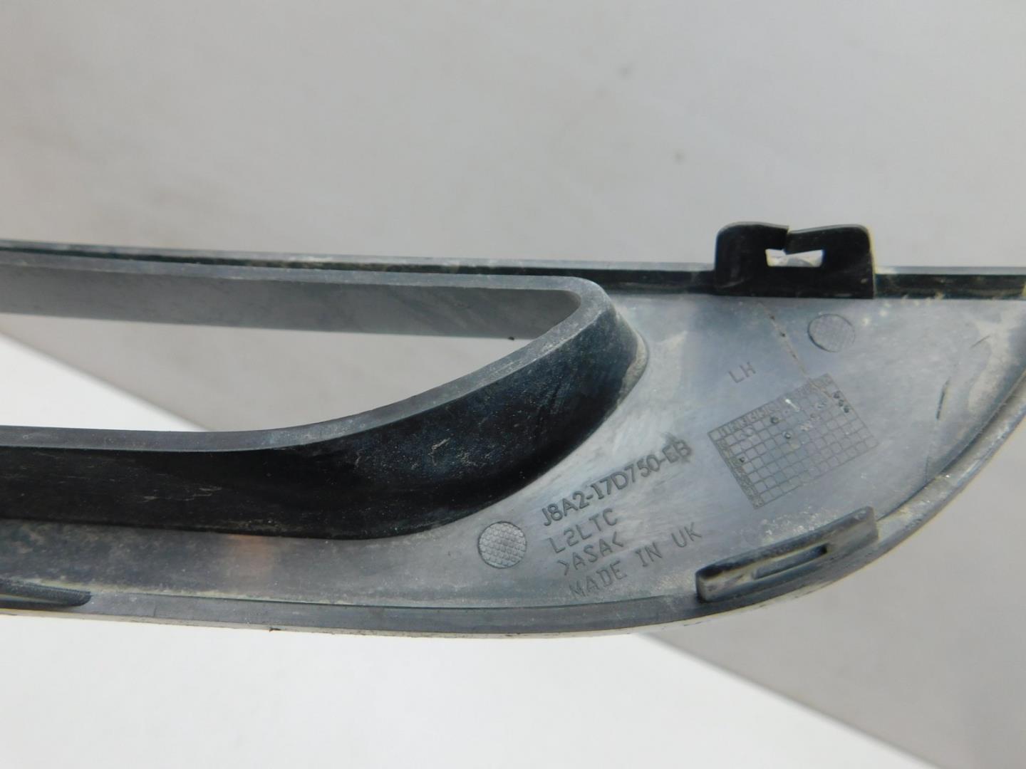 Накладка переднего бампера